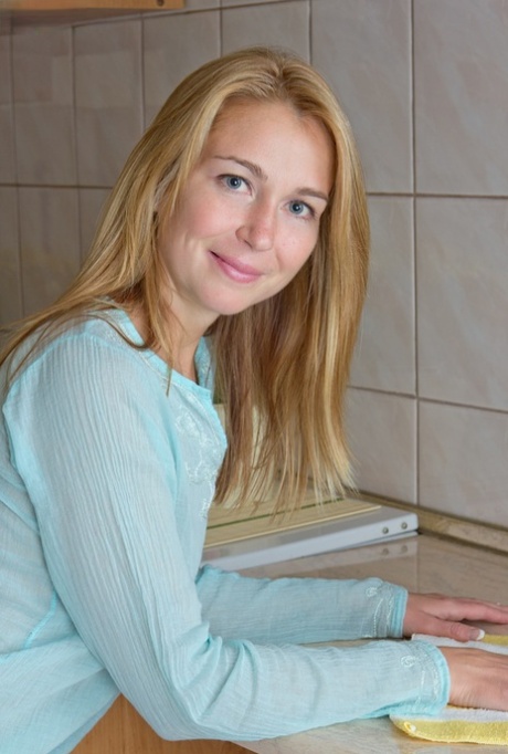 Amateur Mom XXX Nude Photos