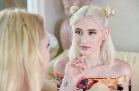 Skinny teen Jessie Saint and blonde stepmom Alix Lynx taste each other's hole